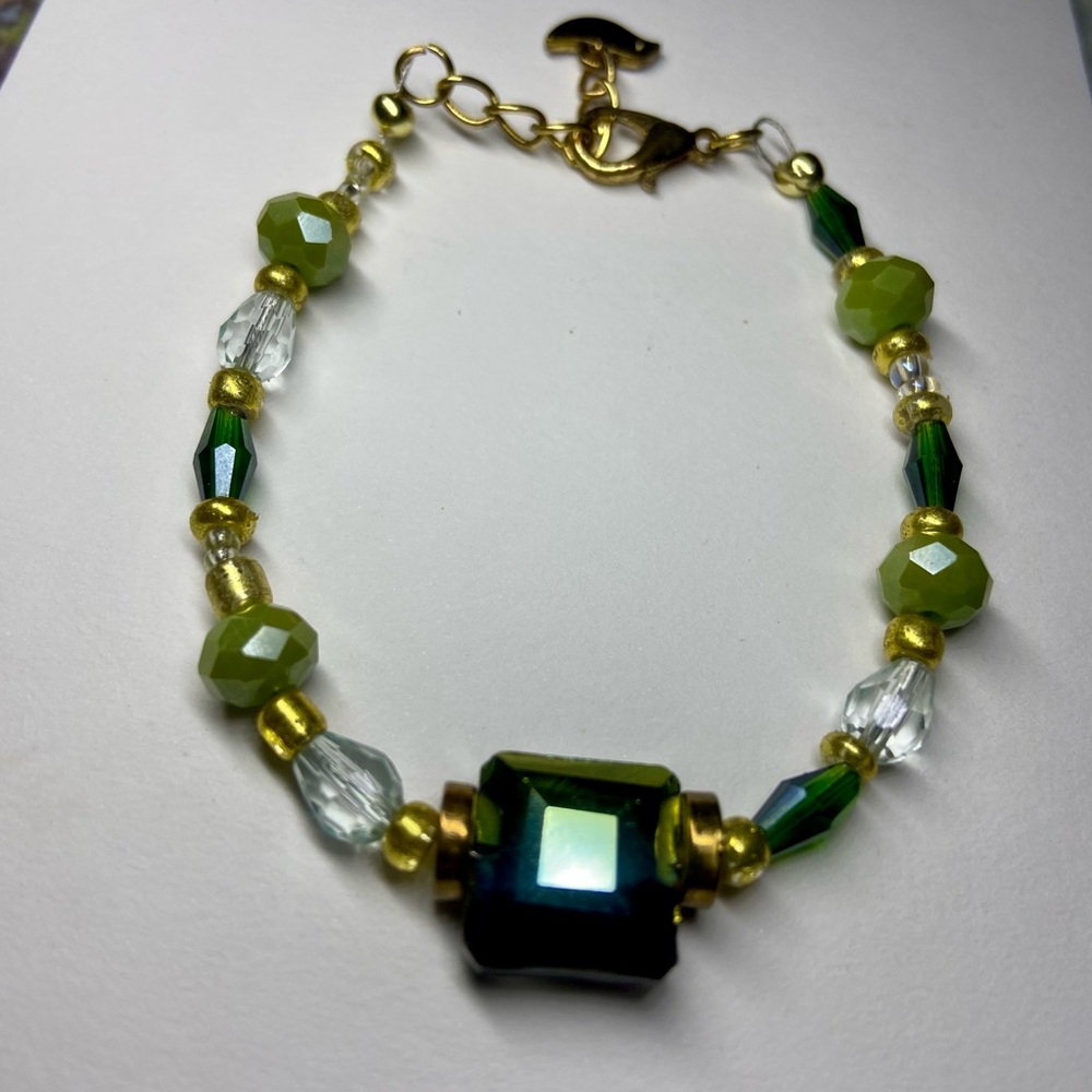 Verdant Luxe Bracelet – Emerald Green Crystal Centerpiece & Green Beadwork